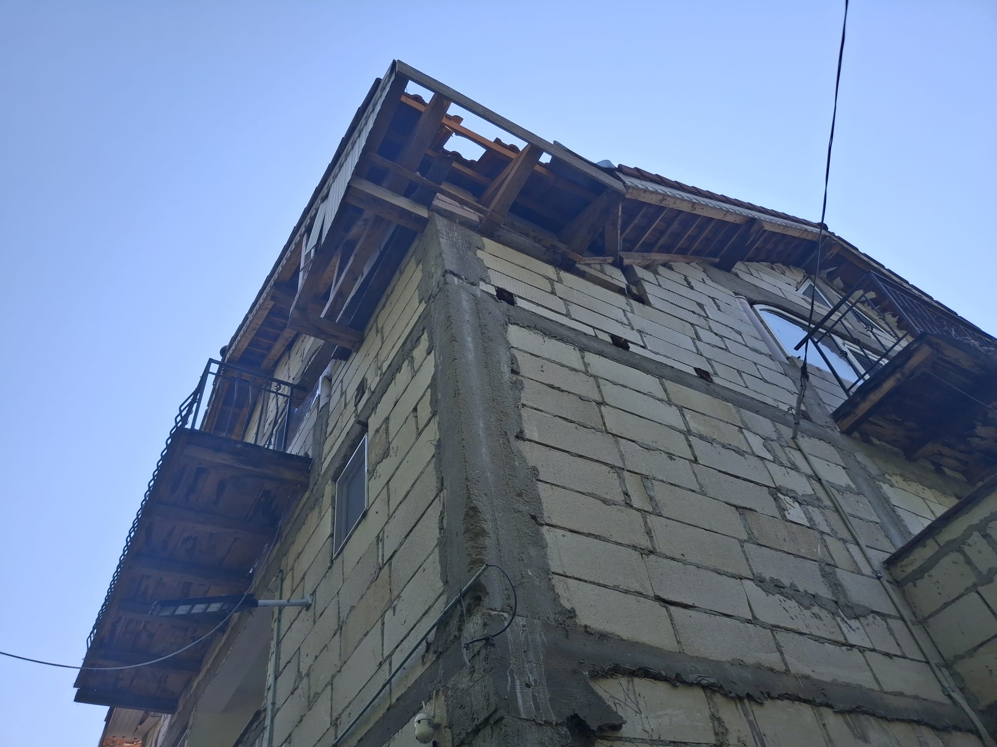 Executare lucrare sageac metalic, montaj jgheaburi si burlane